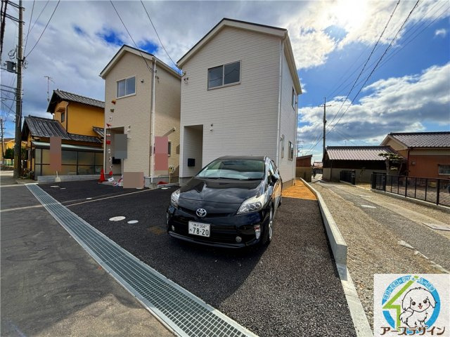 大久保町松陰　戸建ての駐車場|普通車並列2台可能