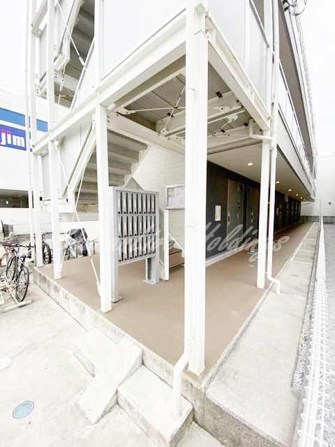 大和市深見台１丁目の賃貸マンションのエントランス