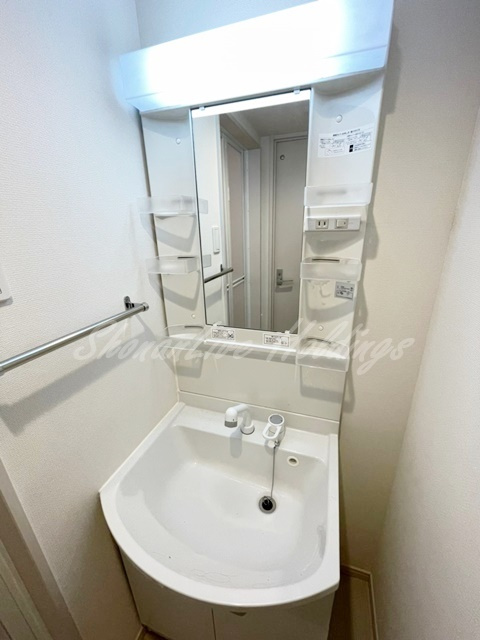 大和市深見台１丁目の賃貸マンションの洗面所|明るい洗面所です