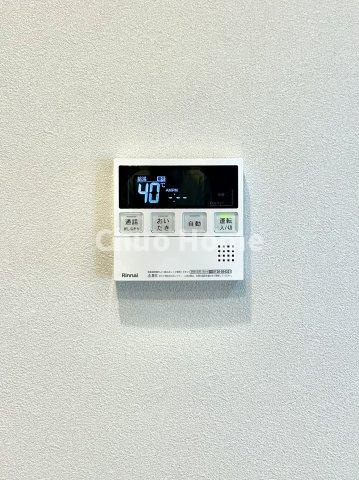 関屋ステーションハイツの発電・温水設備|【給湯リモコン】外での一日を忘れさせてくれるオートバス機能でお好みの湯量・温度に調整された浴槽。