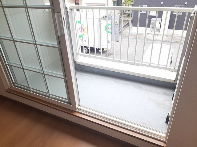 サニーセレーノのバルコニー|暖かな日差しのふりそそぐバルコニー