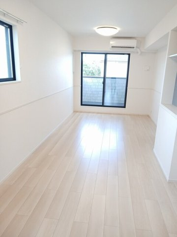 【居間・リビング】 | ドゥウェル　ノクターン　Ⅱ | こちらの居間で趣味の時間をお楽しみください