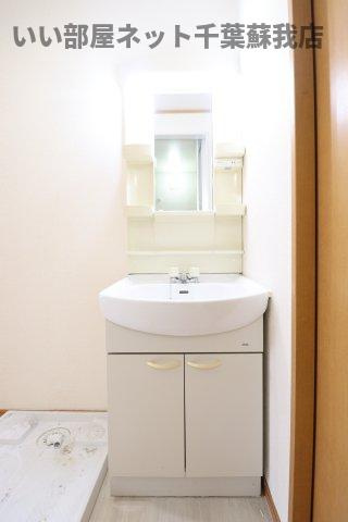 グレイスタウン蘇我Aの洗面所|忙しい朝には欠かせない洗面所です
