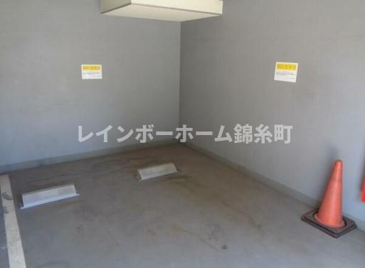 グロースメゾン亀戸の駐車場
