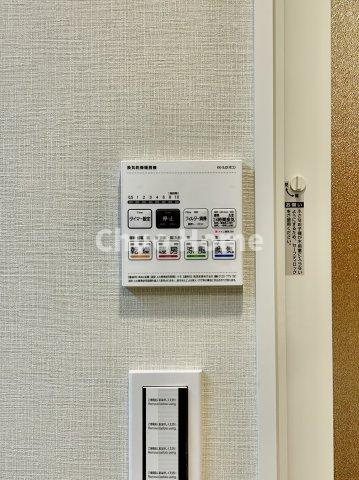 クリオ三ノ輪壱番館の内装|【浴室乾燥機】暖房・冷風・換気・乾燥が可能です。毎日を快適に過ごせるうれしい機能が揃っています。雨の日の洗濯物も安心です。