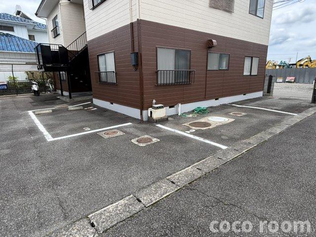 アネックス高柳の駐車場
