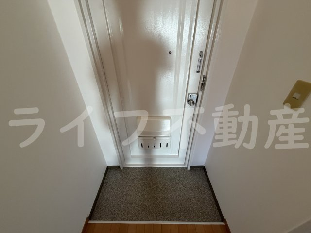 大宝 小阪本町ロイヤルハイツの玄関