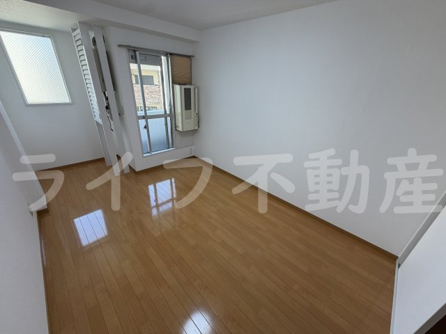 大宝 小阪本町ロイヤルハイツの居間・リビング