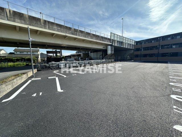 デ・クメール福田町の駐車場