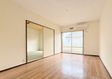 立川市上砂町５丁目のアパートの居間・リビング