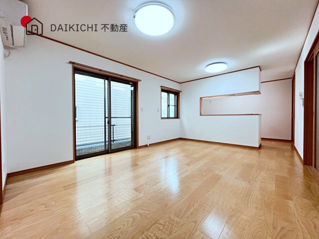 【居間・リビング】 | 鴻巣市小松3丁目　中古戸建