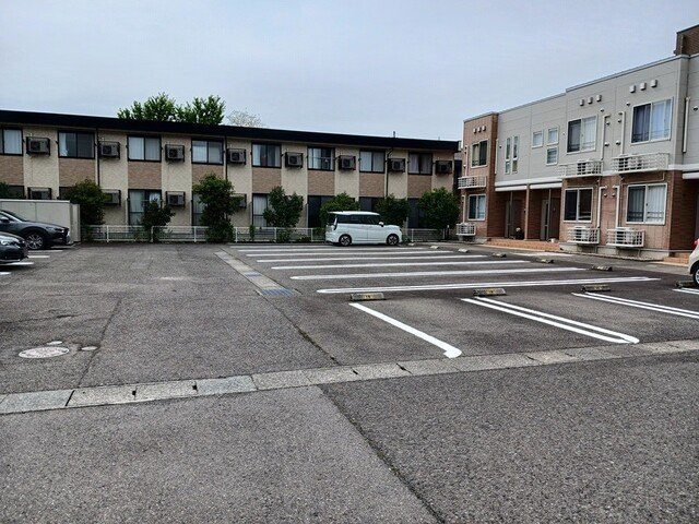 ジニアス　２の駐車場
