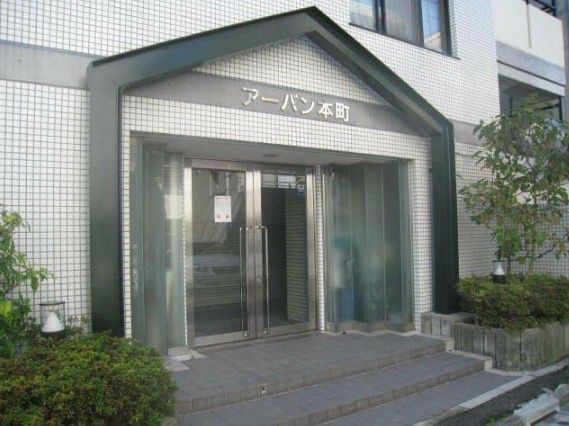 アーバン本町のエントランス