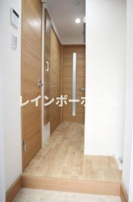 アットリラ南行徳の玄関