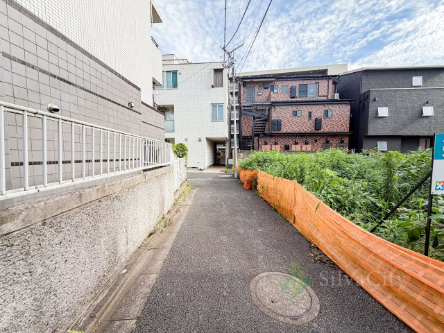 目黒区上目黒3丁目の前面道路含む現地写真