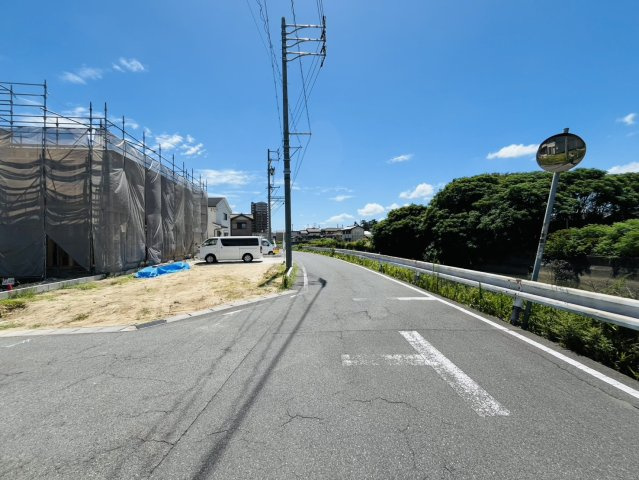 東海市養父町八王子60-2『仲介手数料無料』新築一戸建て・建売の前面道路含む現地写真