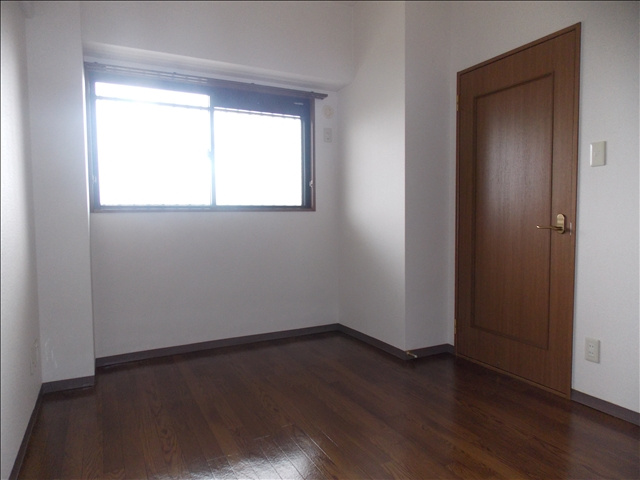レージュ徳重の内装|明るい室内です
