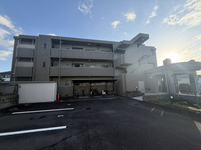 シンシア東山台の駐車場