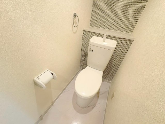 ヴィラミナミ1のトイレ|落ち着いた色調のトイレです