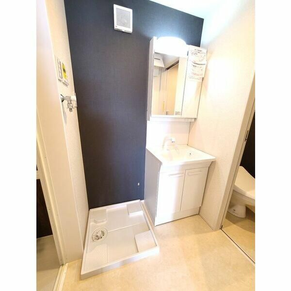 海老名市国分北１丁目のアパートの洗面所
