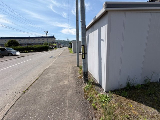 北見市錦町１５３番地２　中古売家の前面道路含む現地写真