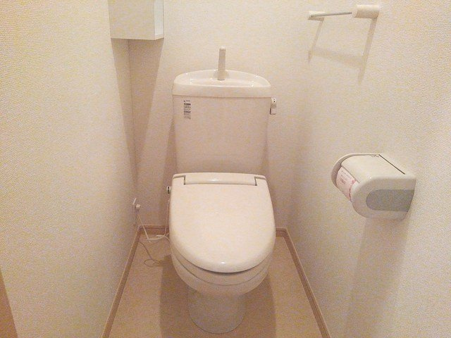 プリムロ－ズ　Ⅰのトイレ|落ち着いた色調のトイレです