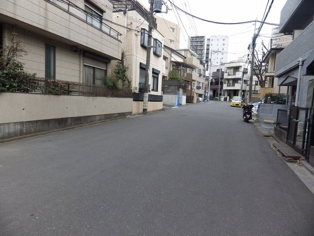 コンフォリア本駒込1丁目の駐車場