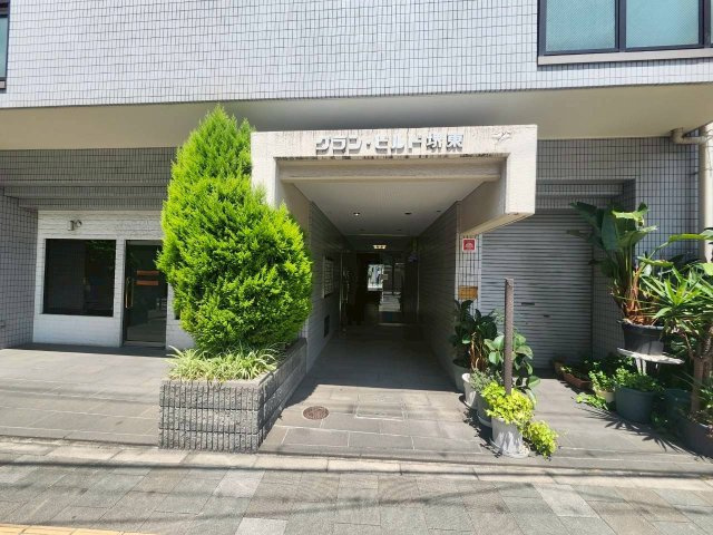 グラン・ビルド堺東のエントランス