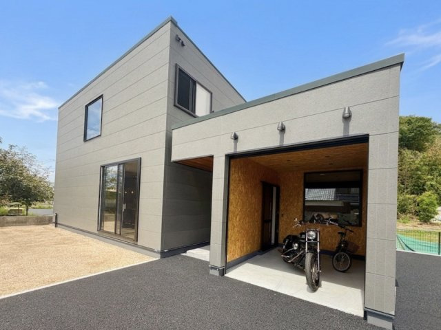 草津市芦浦町　天然木ガレージハウス