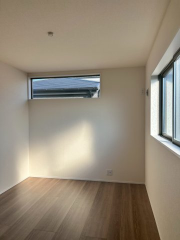 リーブルガーデン丸亀市川西町南１号棟の洋室