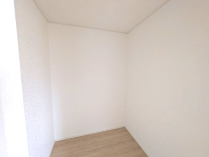 常総市本石下　第12　新築戸建て　３号棟の収納|大容量のファミリークローゼットを完備。衣類から季節家電までスッキリ片付き、空間を有効活用できます。