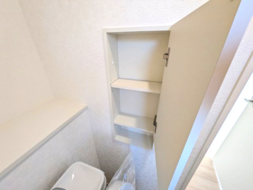 常総市本石下　第12　新築戸建て　３号棟のトイレ|トイレットペーパー数本と清掃用品がスッキリ収まる壁付収納。生活感を隠し、いつも清潔感のあるレストルームを保てます。
