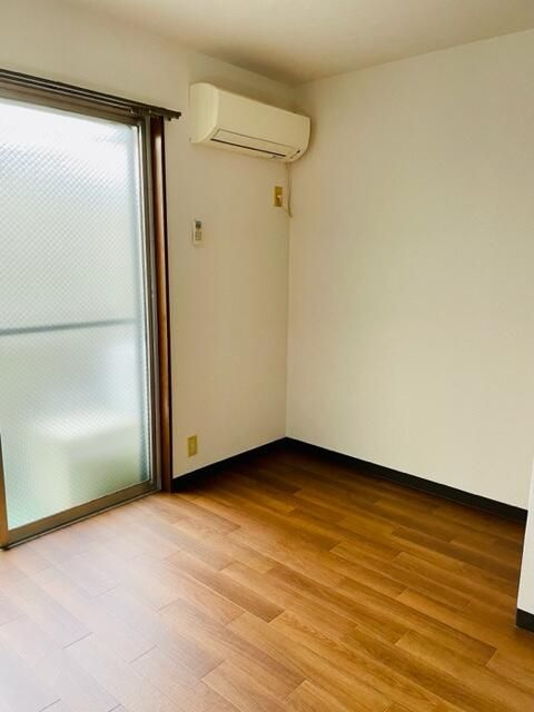 江戸川区上篠崎４丁目のアパートの居間・リビング