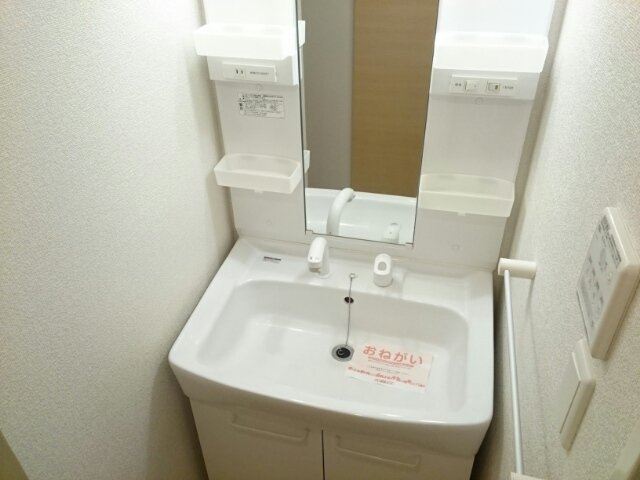 ハピネスの洗面所|脱衣スペースもあります