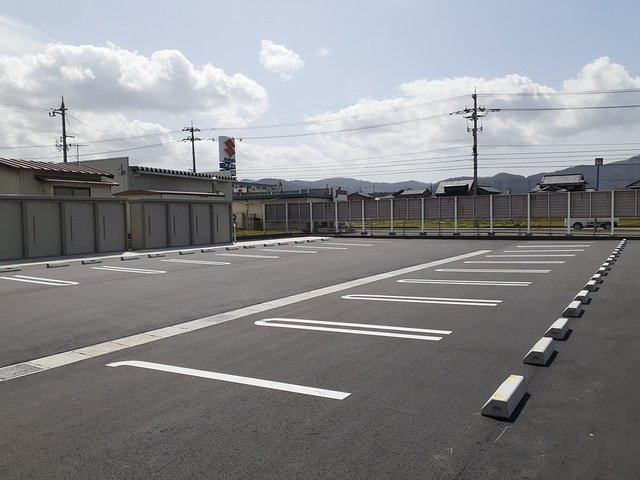 フェリス　テレーノⅠの駐車場