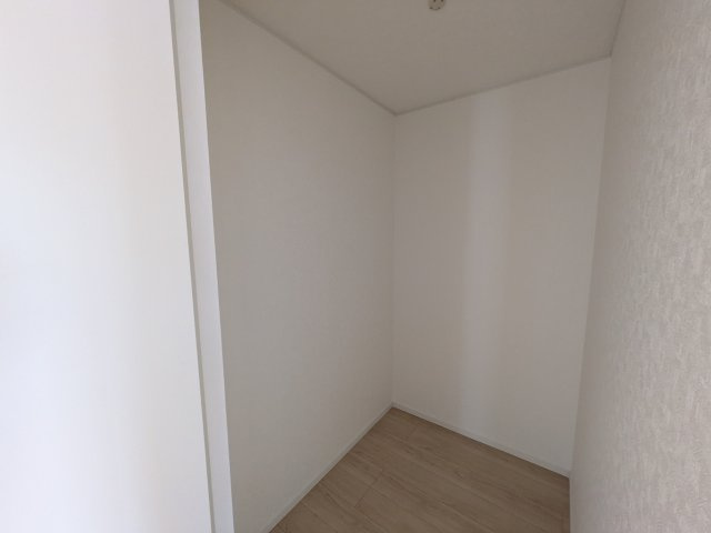 常総市本石下　第12　新築戸建て　5号棟の収納|大容量のクローゼットを完備。衣類から季節家電までスッキリ片付き、空間を有効活用できます。