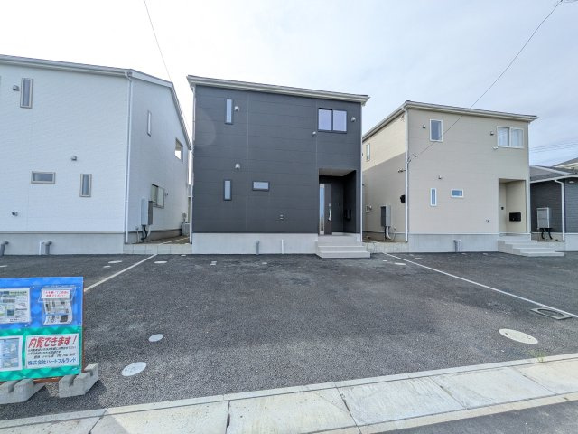 常総市本石下　第12　新築戸建て　5号棟の前面道路含む現地写真|写真だけでは伝わらない快適さを、ぜひ現地で体感しませんか？
即日見学可能です！平日のご案内も可能です♪
お気軽にお問合せまたはお電話ください！
0297-86-8370まで【リアライズ不動産】