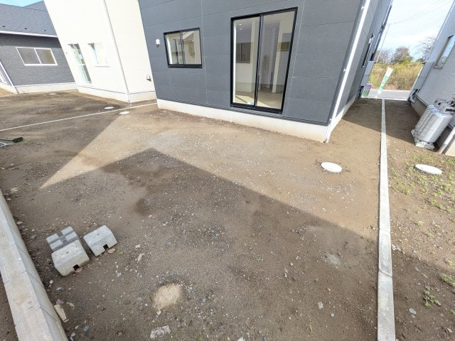 常総市本石下　第12　新築戸建て　5号棟の庭|日当たりや広さを現地で体感してください。理想のガーデニングや家庭菜園を始めてみませんか。