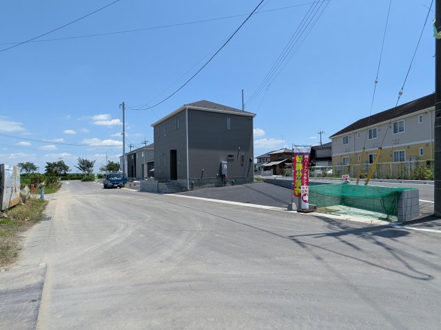 常総市本石下　第12　新築戸建て　1号棟の前面道路含む現地写真|写真だけでは伝わらない快適さを、ぜひ現地で体感しませんか？
即日見学可能です！平日のご案内も可能です♪
お気軽にお問合せまたはお電話ください！
0297-86-8370まで【リアライズ不動産】