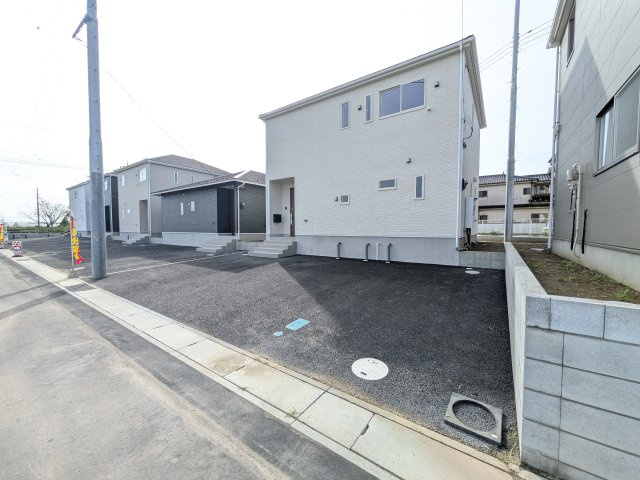 常総市本石下　第12　新築戸建て　2号棟の前面道路含む現地写真|写真だけでは伝わらない快適さを、ぜひ現地で体感しませんか？
即日見学可能です！平日のご案内も可能です♪
お気軽にお問合せまたはお電話ください！
0297-86-8370まで【リアライズ不動産】