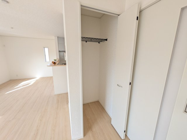 常総市本石下　第12　新築戸建て　2号棟の洋室|陽当たりの良い明るい洋室。
お子様の成長に合わせて、学習部屋や趣味の部屋など、多目的にフレキシブルに活用できます。
