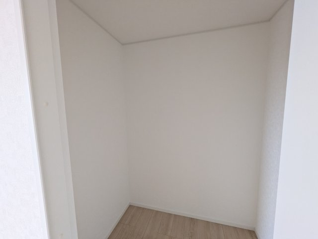 常総市本石下　第12　新築戸建て　8号棟の収納|大容量のクローゼットを完備。衣類から季節家電までスッキリ片付き、空間を有効活用できます。