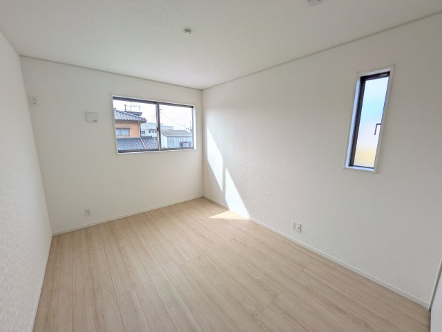 常総市本石下　第12　新築戸建て　8号棟の洋室|陽当たりの良い明るい洋室です♪