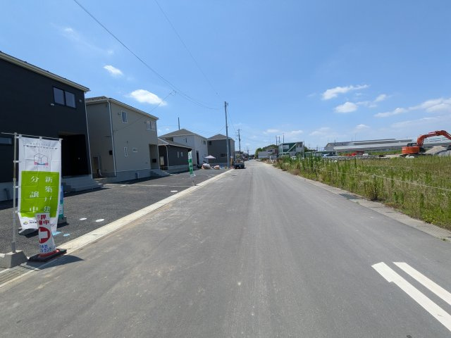 常総市本石下　第12　新築戸建て　6号棟の前面道路含む現地写真|写真だけでは伝わらない快適さを、ぜひ現地で体感しませんか？
即日見学可能です！平日のご案内も可能です♪
お気軽にお問合せまたはお電話ください！
0297-86-8370まで【リアライズ不動産】