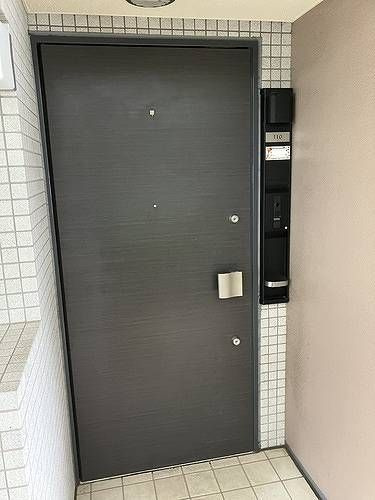 パークハウス三ツ沢ヒルトップテラスの玄関