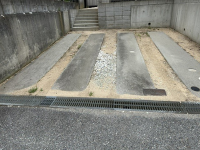 【駐車場】 | 君影町６丁目　中古戸建 | カースペース並列２台ございます。