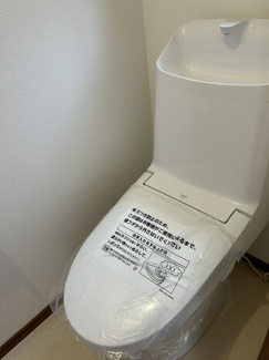 【トイレ】 | 君影町６丁目　中古戸建 | 1階　トイレ　温水洗浄便座付きです。