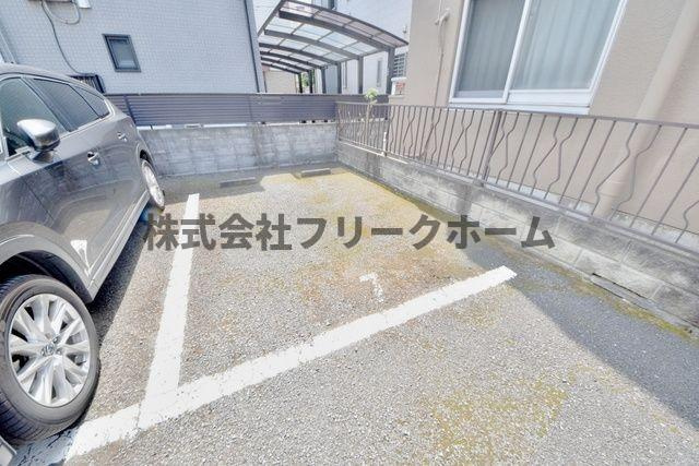 小金井市桜町１丁目の賃貸マンションの駐車場