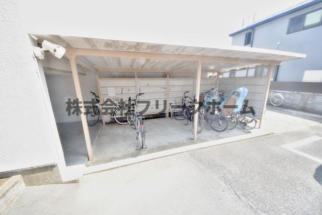 小金井市桜町１丁目の賃貸マンションのエントランス