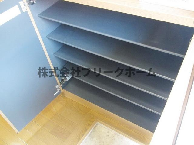 小金井市桜町１丁目の賃貸マンションの玄関